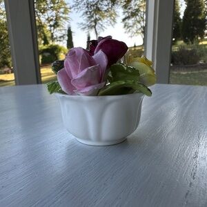VINTAGE, COALPORT, BONE CHINA, WHITE BOWL OF ROSES, MADE IN ENGLAND.